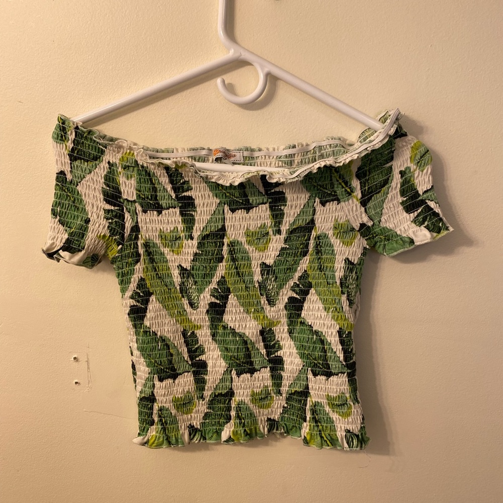Off the shoulder cropped crinkle top